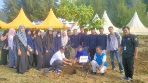 Memperingati HUT Kabupaten Aceh Selatan ke 77 Tahun, panitia menggelar acara penanaman pohon di lokasi Ruang Terbuka Hijau (RTH) Taman Reklamasi Pantai Kampung Pasar Tapaktuan, Jumat (23/12/2022).