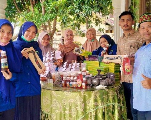 Sejak diperkenalkan tahun 2019 yang lalu, kopiah Aceh bunggong situnjong khas Aceh Selatan kian diminati masyarakat, Sabtu, 20 Februari 2021